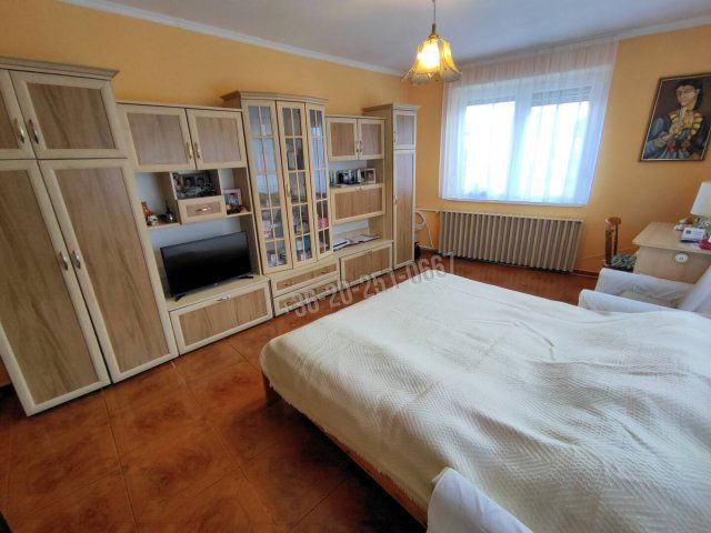 Eladó családi ház, Mohácson 61.9 M Ft, 4 szobás