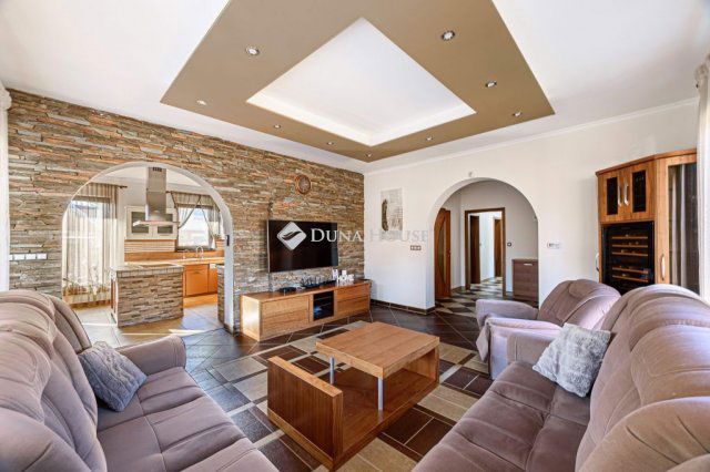 Eladó családi ház, Dunakeszin 255 M Ft, 5 szobás