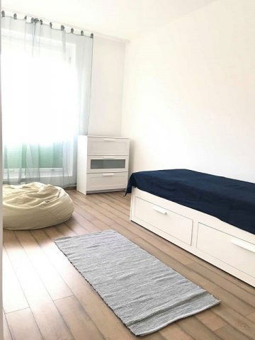 Kiadó panellakás, albérlet, Pécsett, Zója utcában, 3 szobás