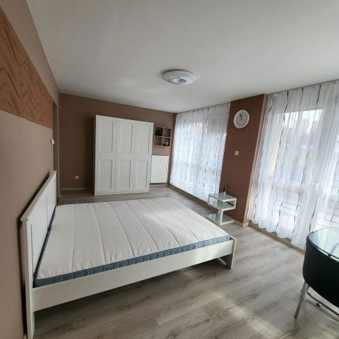 Kiadó téglalakás, albérlet, Pécsett, Bálicsi úton, 1 szobás