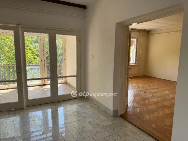 Eladó családi ház, Pápán 49.9 M Ft, 3+4 szobás