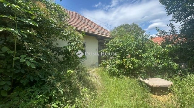 Eladó családi ház, Pilisen 32 M Ft, 2 szobás
