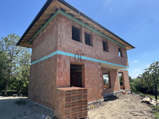 Eladó családi ház, Szentendrén 164.9 M Ft, 5 szobás