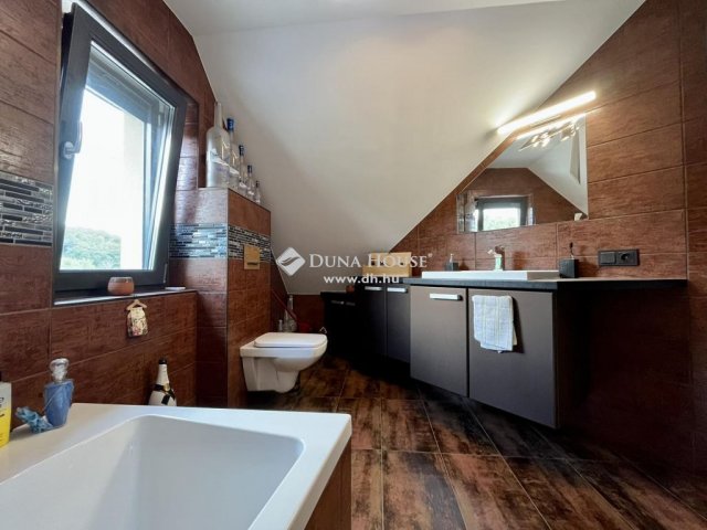 Eladó családi ház, Balatonfüreden 410 M Ft, 4 szobás