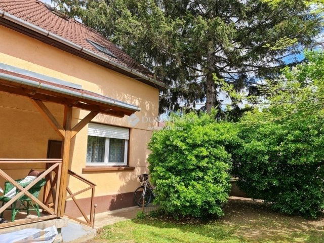 Eladó családi ház, Vácon 109 M Ft, 5 szobás