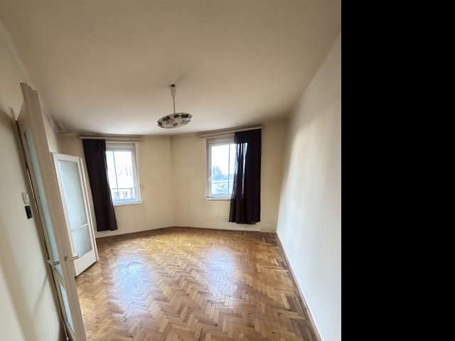 Eladó téglalakás, Budapesten, X. kerületben, Román utcában