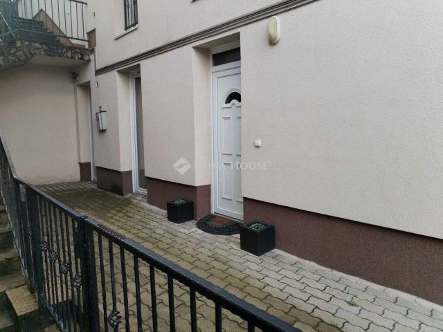 Kiadó téglalakás, albérlet, Pécsett 270 E Ft / hó, 4 szobás