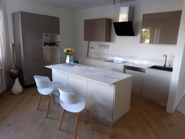 Eladó ikerház, Pécelen 139.9 M Ft, 6 szobás