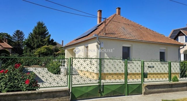 Eladó családi ház, Kecskeméten 79.99 M Ft, 2 szobás