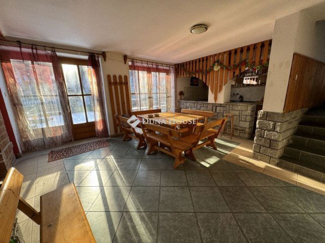 Eladó családi ház, Pilisszentlászlón 225 M Ft, 3+3 szobás