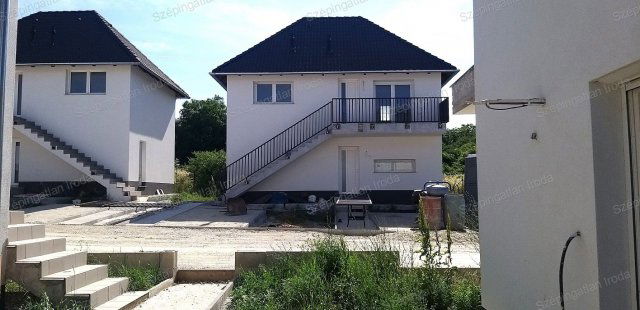 Eladó téglalakás, Sopronban 49 M Ft, 3+2 szobás
