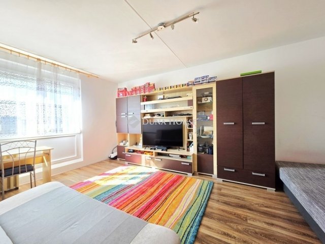 Eladó panellakás, Pécsett 39.9 M Ft, 2 szobás