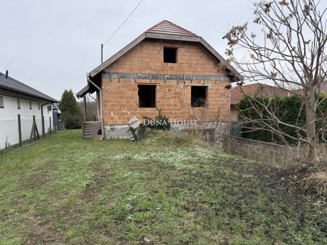 Eladó családi ház, Sóskúton, Árpád utcában 80 M Ft, 3 szobás