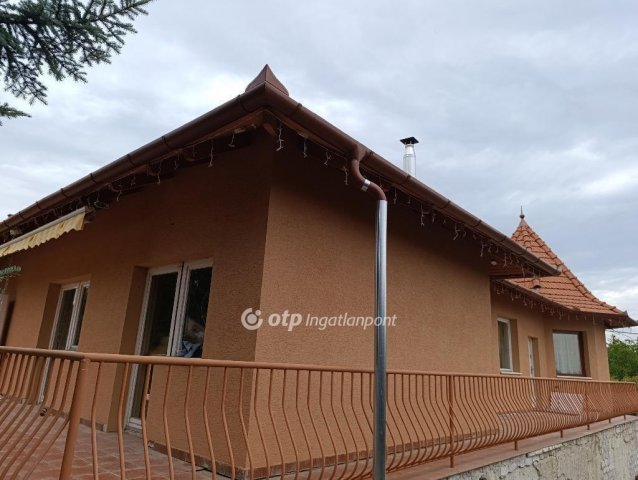 Eladó családi ház, Érden 249.9 M Ft, 10 szobás