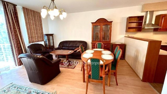 Eladó téglalakás, Győrött 99 M Ft, 3 szobás