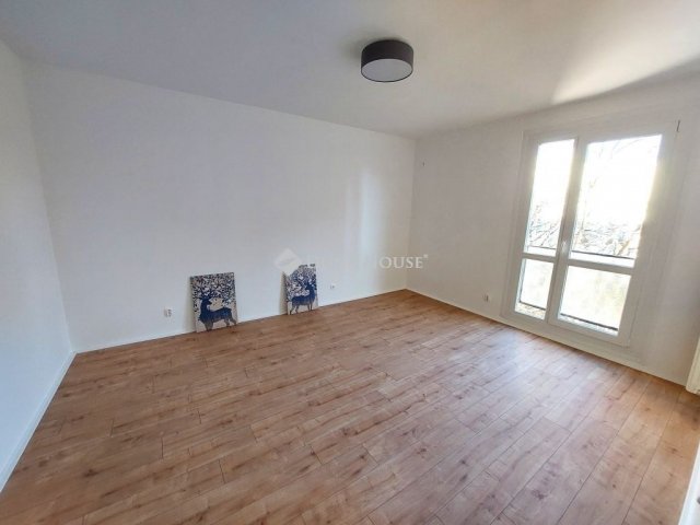 Eladó panellakás, Pécsett 48.9 M Ft, 2 szobás