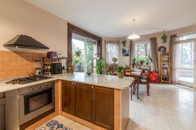 Eladó családi ház, Felsőörsön 159.5 M Ft, 5 szobás