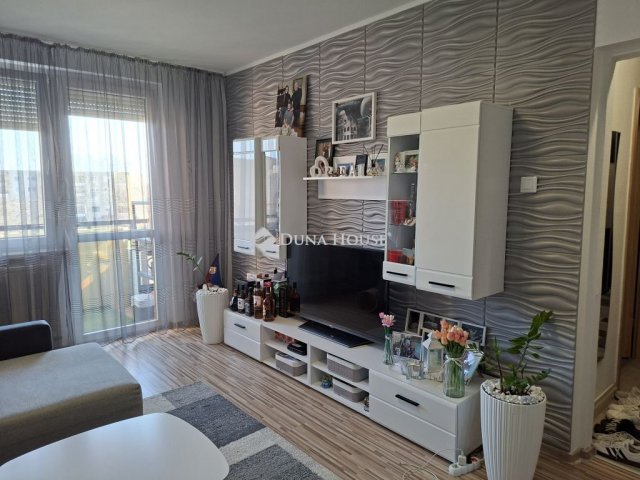 Eladó panellakás, Nyíregyházán, Fazekas János téren 50.99 M Ft