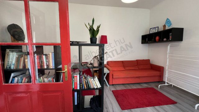 Eladó téglalakás, Budapesten, III. kerületben, Selmeci utcában
