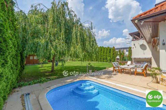Eladó családi ház, Velencén 220 M Ft, 6 szobás