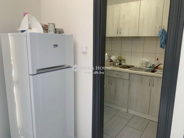 Eladó családi ház, Vecsésen 299.9 M Ft, 1 szobás