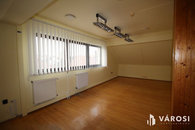 Eladó iroda, Szombathelyen 122.9 M Ft, 11 szobás