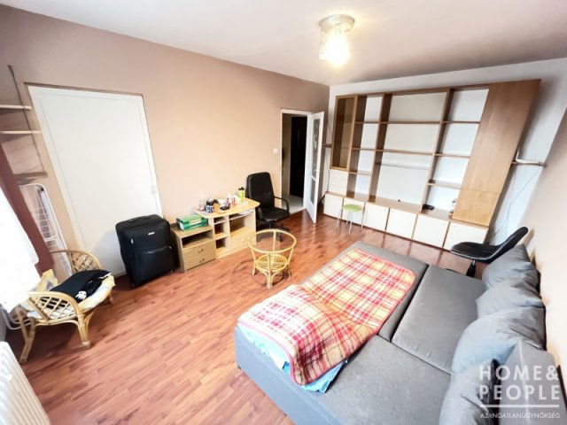 Eladó téglalakás, Szegeden 38.999 M Ft, 1+1 szobás