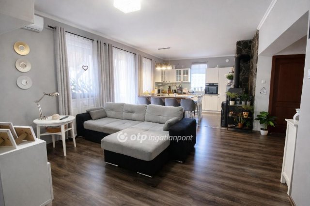 Eladó családi ház, Tökölön 115 M Ft, 3+1 szobás