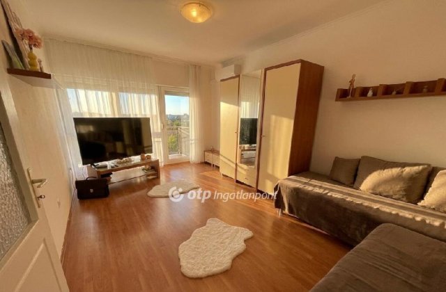 Eladó téglalakás, Nyíregyházán 39.99 M Ft, 1 szobás