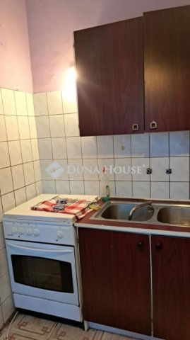 Eladó téglalakás, Várpalotán 23 M Ft, 2 szobás