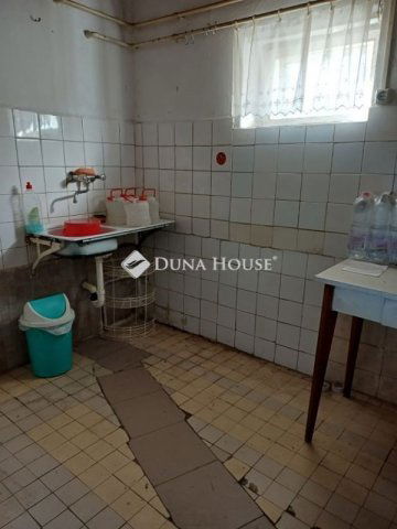 Eladó családi ház, Pécsett 39.99 M Ft, 4 szobás