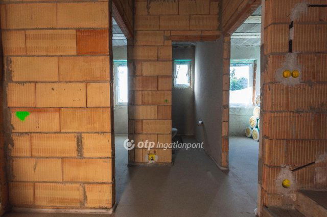 Eladó ikerház, Kápolnásnyéken 118.6 M Ft, 5 szobás