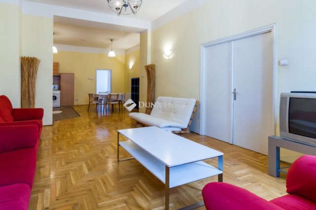 Eladó téglalakás, Budapesten, V. kerületben, Bank utcában