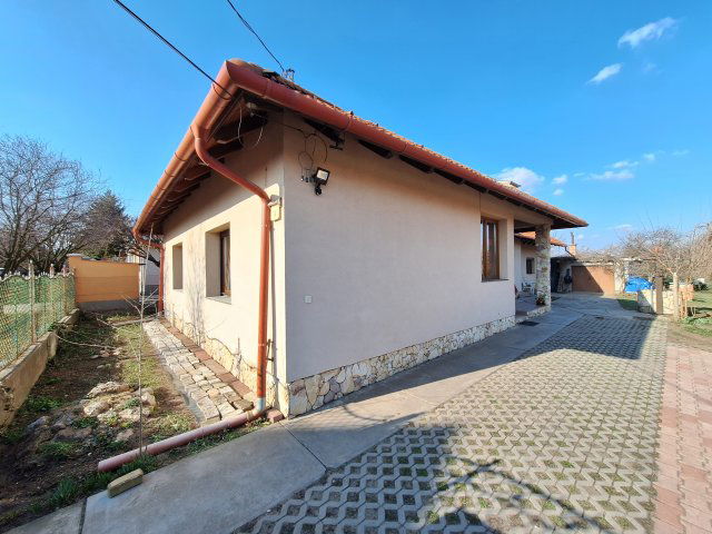 Eladó családi ház, Kistarcsán 145.9 M Ft, 4 szobás