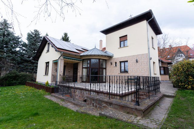 Eladó családi ház, Gödöllőn 330 M Ft, 7 szobás