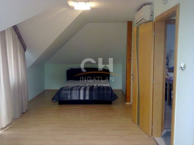 Eladó családi ház, Székesfehérvárott 198 M Ft, 5 szobás