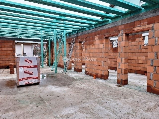 Eladó családi ház, Szigetszentmiklóson 149.5 M Ft, 5 szobás