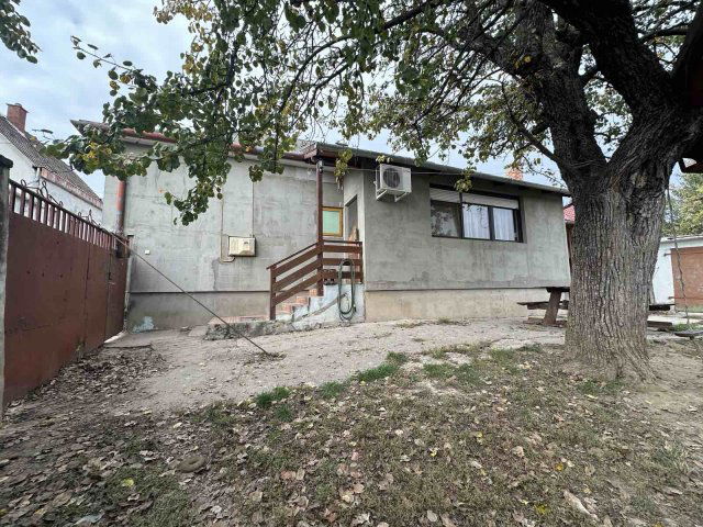 Eladó családi ház, Várpalotán, Szegfű utcában 59.9 M Ft