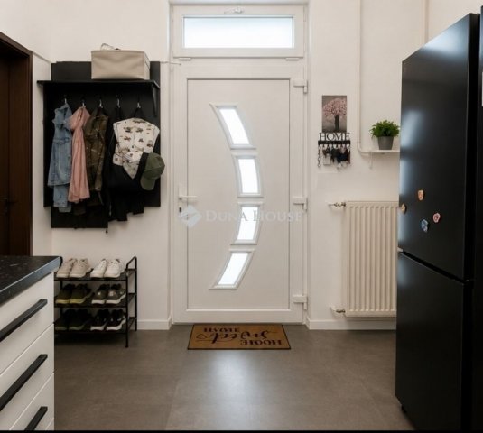 Eladó téglalakás, Budaörsön 75 M Ft, 3 szobás