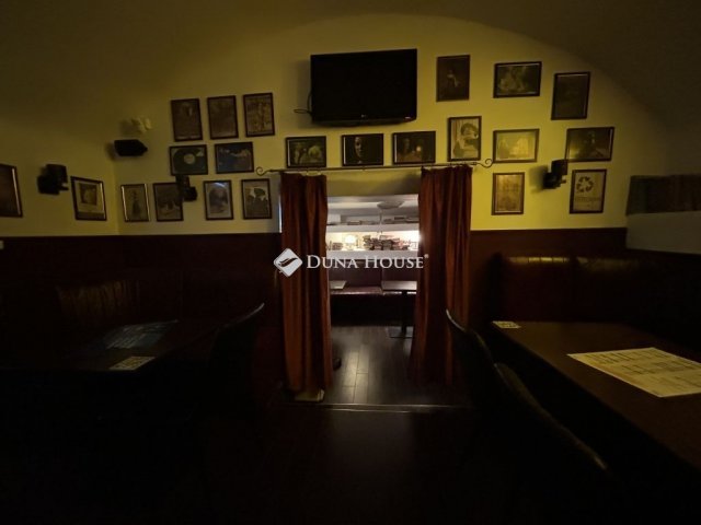 Eladó üzlethelyiség, Budapesten, VI. kerületben 150 M Ft