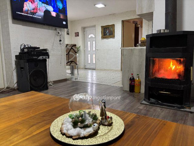 Eladó családi ház, Ádándon 42 M Ft, 4+1 szobás