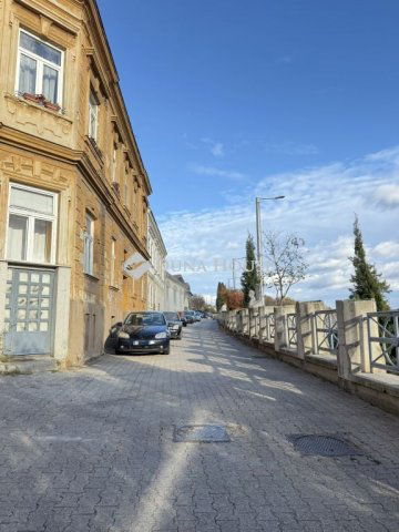 Eladó téglalakás, Pécsett, Aradi Vértanúk útján 65 M Ft