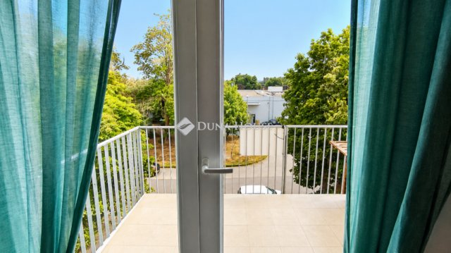 Eladó téglalakás, Pécsett 79.9 M Ft, 3 szobás