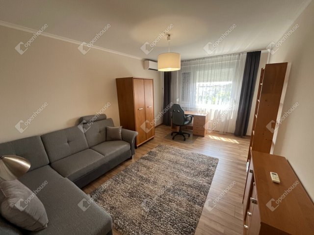Kiadó panellakás, albérlet, Debrecenben 300 E Ft / hó, 4 szobás