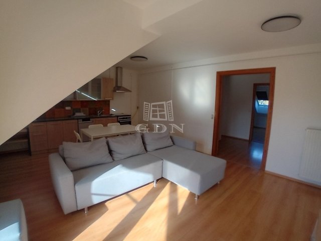 Kiadó téglalakás, albérlet, Baján 140 E Ft / hó, 2 szobás