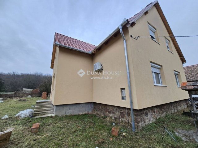 Eladó családi ház, Aranyosgadányban 85 M Ft, 7 szobás