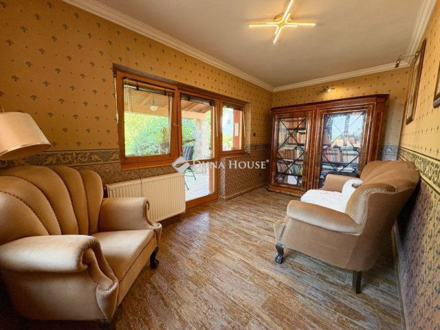 Eladó családi ház, Pécsett 211 M Ft, 10 szobás