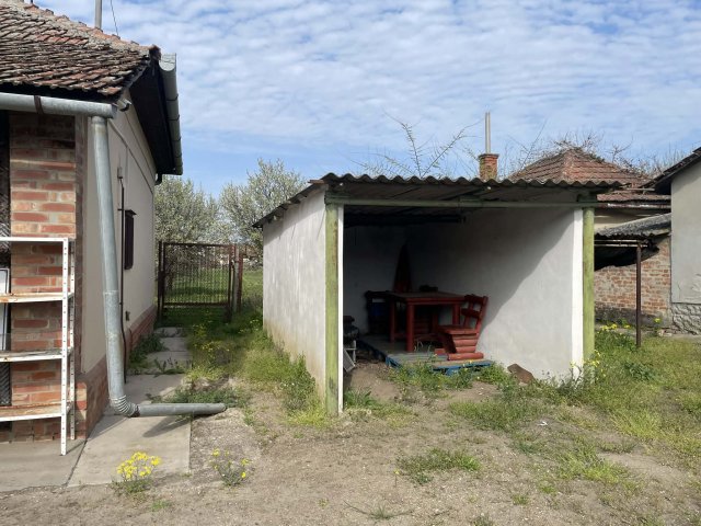 Eladó üzlethelyiség, Tiszaföldváron 7.9 M Ft