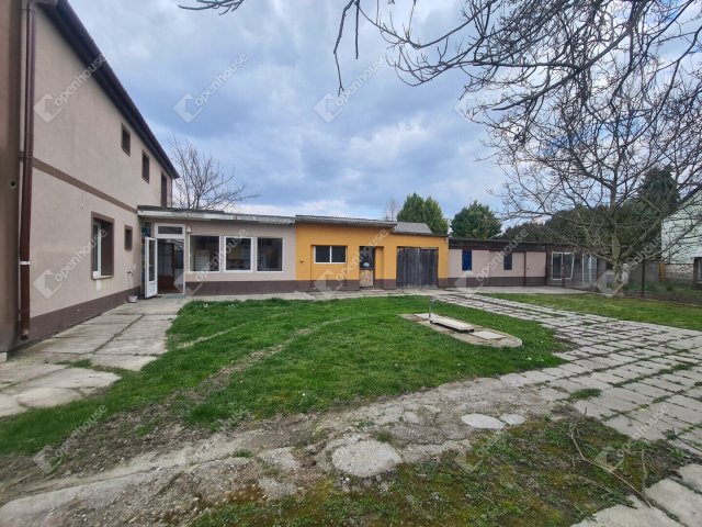 Kiadó családi ház, albérlet, Dunaszegen 300 E Ft / hó, 7 szobás