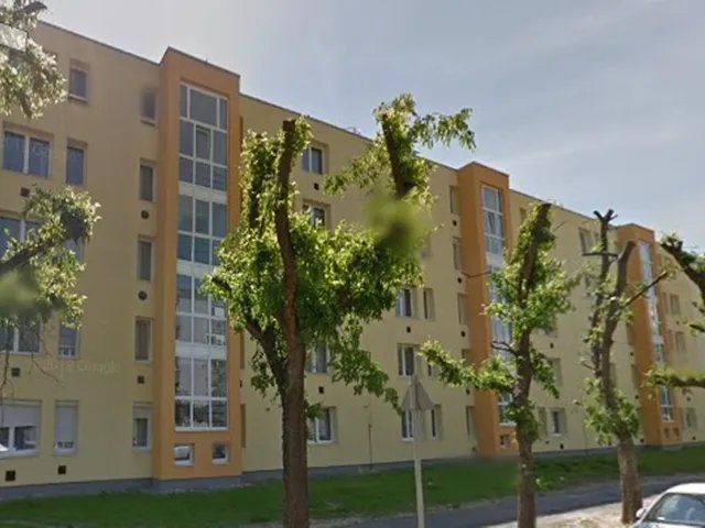 Eladó téglalakás, Szombathelyen 30 M Ft, 2 szobás